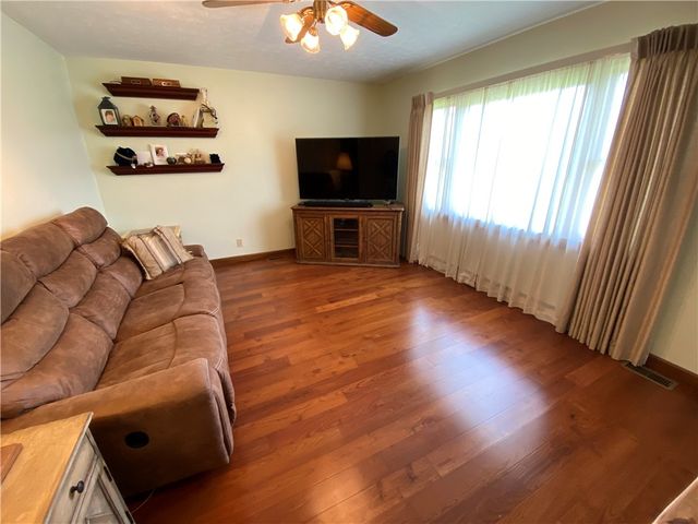 240 Hamburg Road, Hempfield Twp, PA 16125