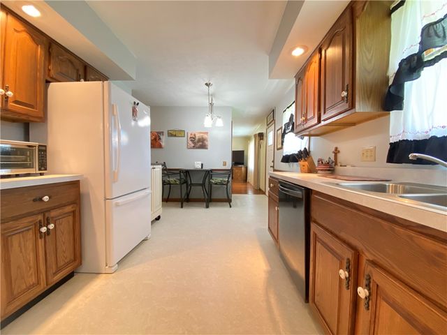 240 Hamburg Road, Hempfield Twp, PA 16125