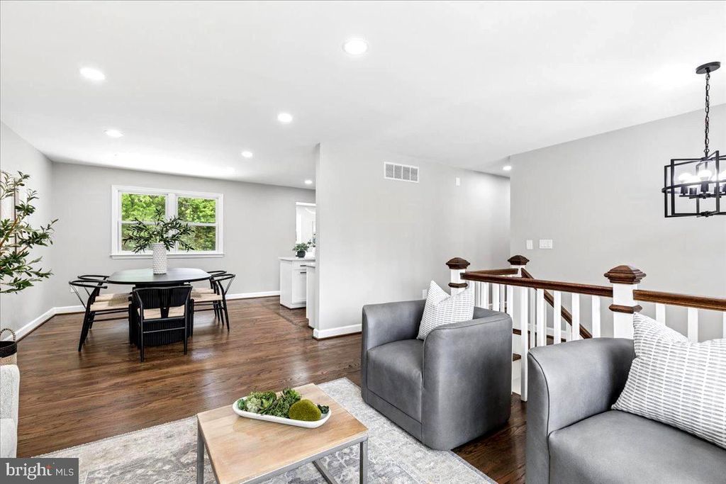 Image 10 of property listing at 456 RUTH RD, Arnold, MD 21012