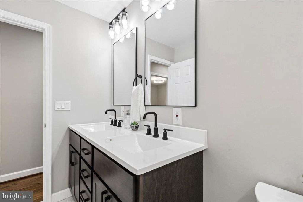 Image 14 of property listing at 456 RUTH RD, Arnold, MD 21012
