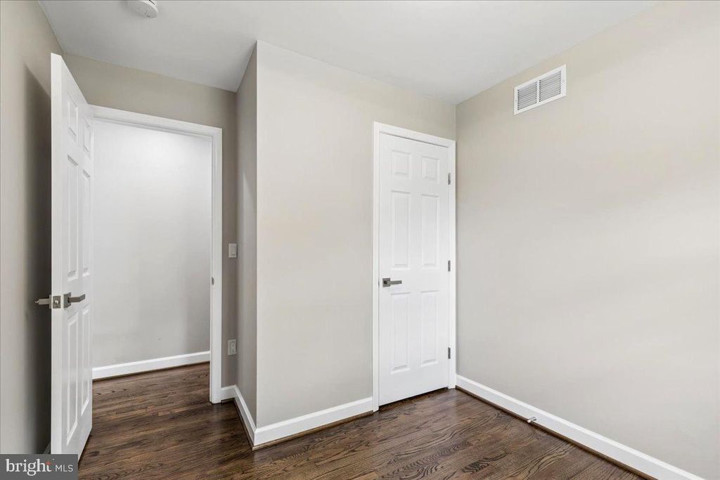 Image 15 of property listing at 456 RUTH RD, Arnold, MD 21012