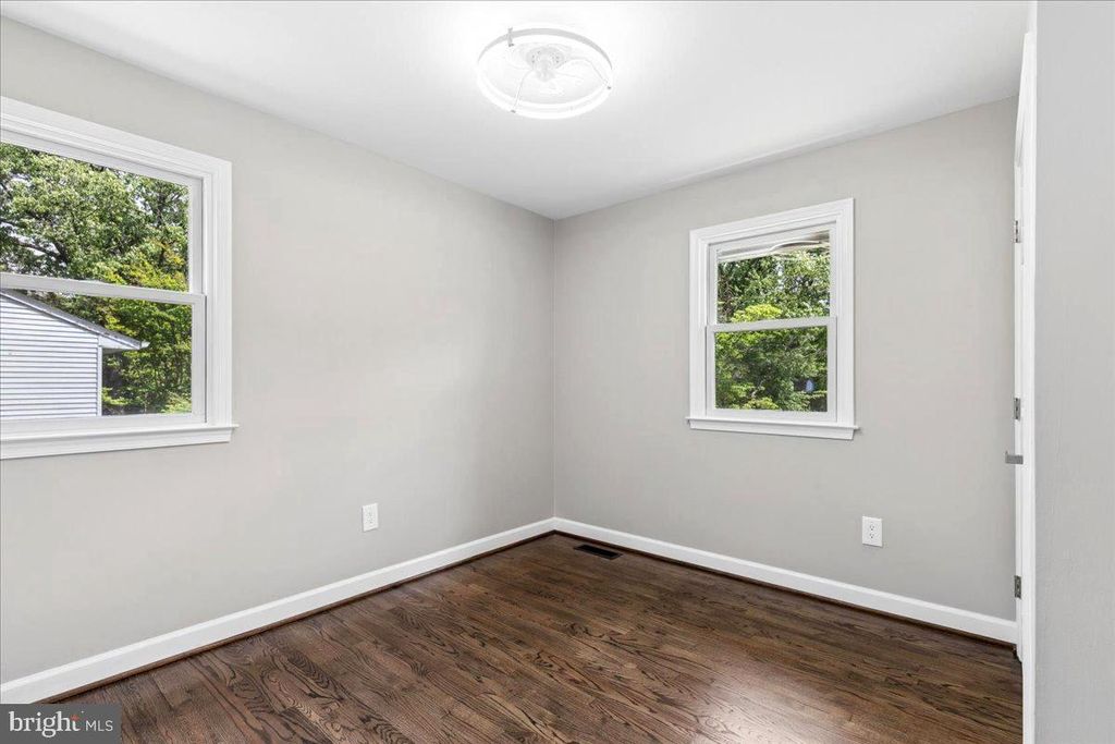 Image 16 of property listing at 456 RUTH RD, Arnold, MD 21012