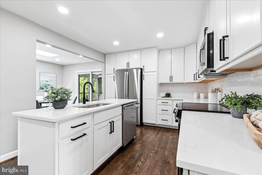 Image 2 of property listing at 456 RUTH RD, Arnold, MD 21012