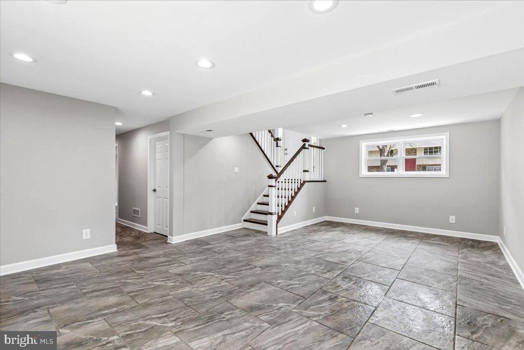 Image 20 of property listing at 456 RUTH RD, Arnold, MD 21012