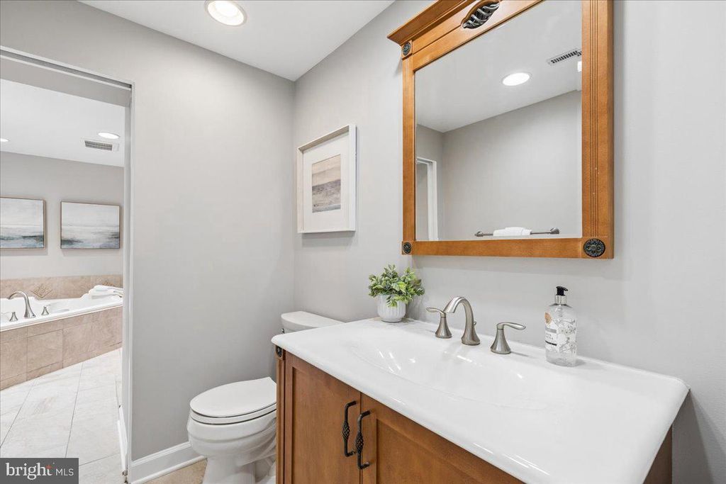 Image 21 of property listing at 456 RUTH RD, Arnold, MD 21012