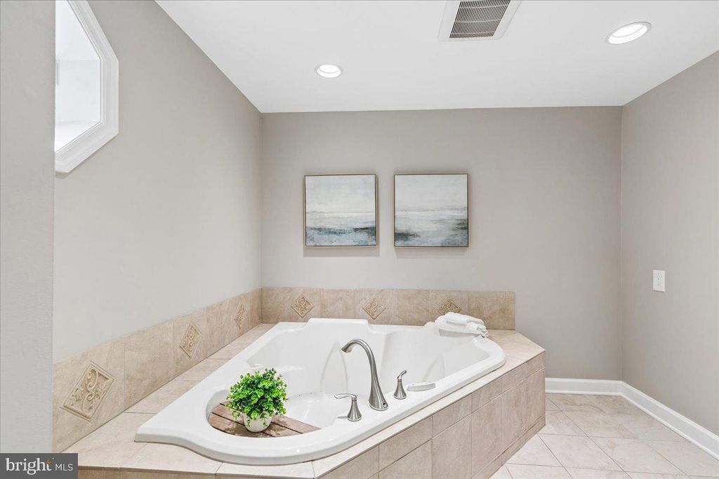 Image 22 of property listing at 456 RUTH RD, Arnold, MD 21012