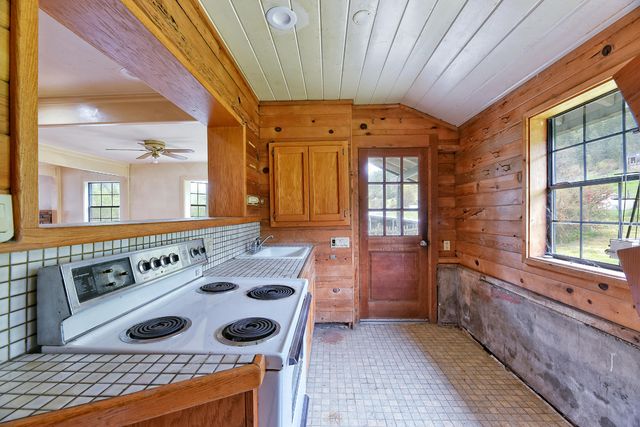 6285 Thompson Creek Road, Applegate, OR 97530