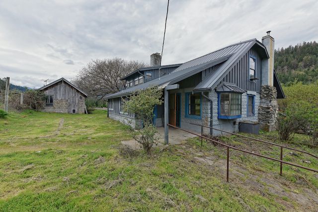 6285 Thompson Creek Road, Applegate, OR 97530