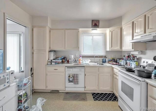15220 Garfield B, Redford, MI 48239