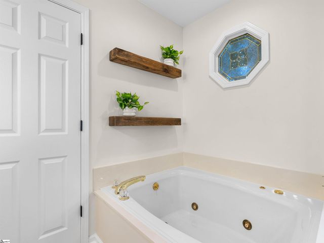 505 Two Gait Lane, Simpsonville, SC 29680