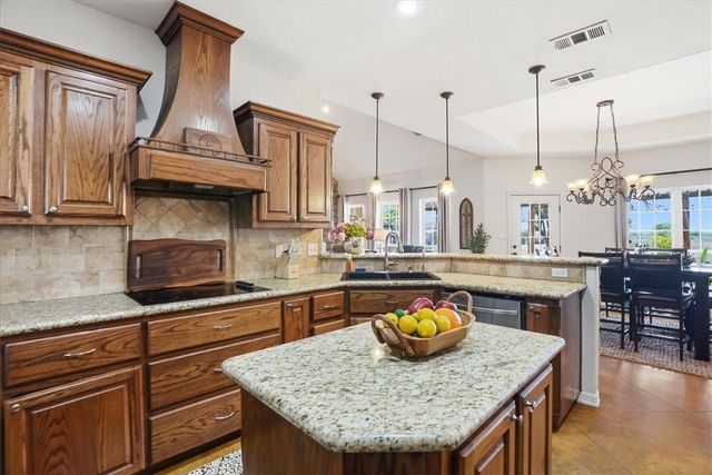 279 County Road 302, George West, TX 78022