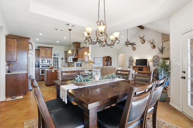 279 County Road 302, George West, TX 78022