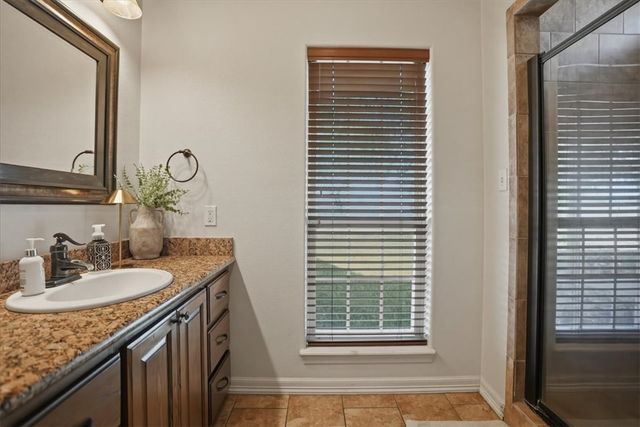 279 County Road 302, George West, TX 78022