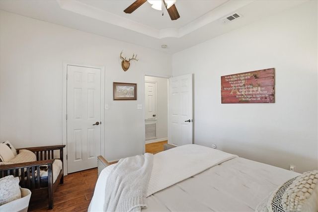 279 County Road 302, George West, TX 78022