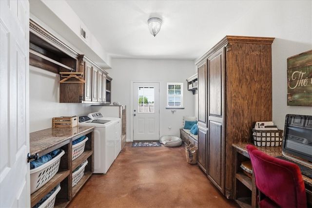 279 County Road 302, George West, TX 78022