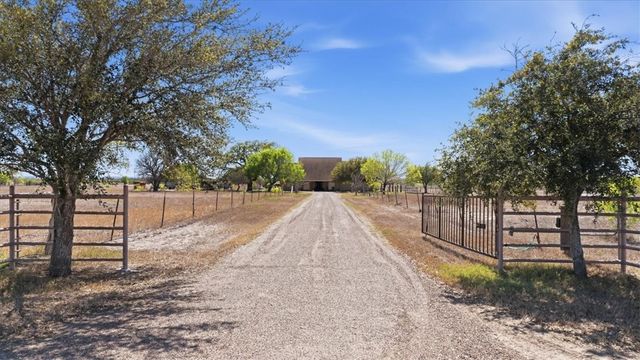 279 County Road 302, George West, TX 78022