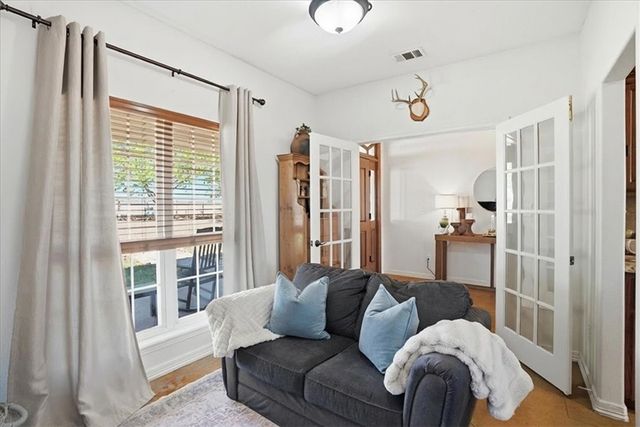 279 County Road 302, George West, TX 78022