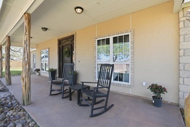 279 County Road 302, George West, TX 78022