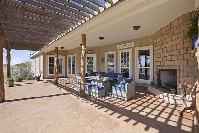 279 County Road 302, George West, TX 78022