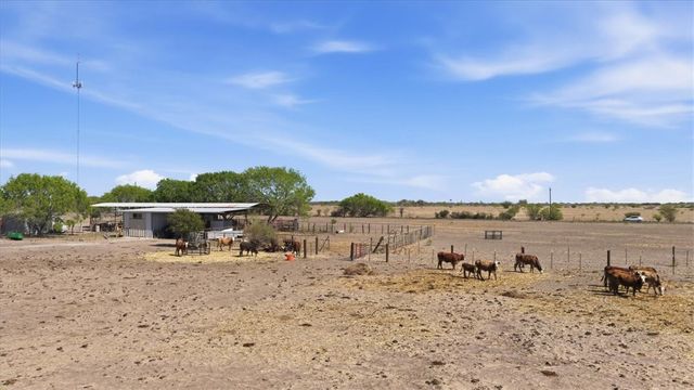 279 County Road 302, George West, TX 78022