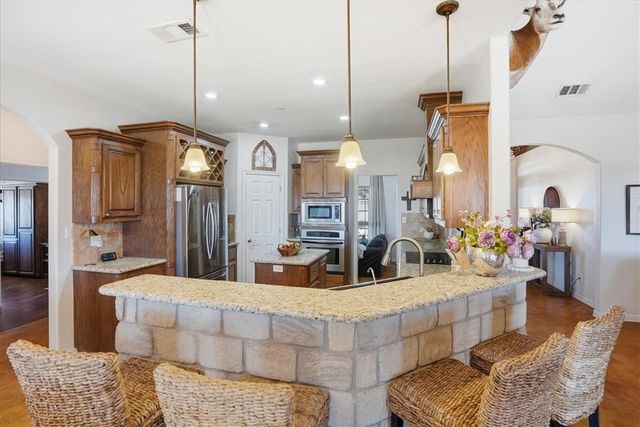 279 County Road 302, George West, TX 78022