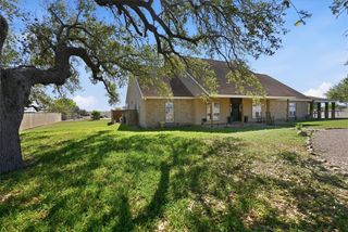 279 County Road 302, George West, TX 78022