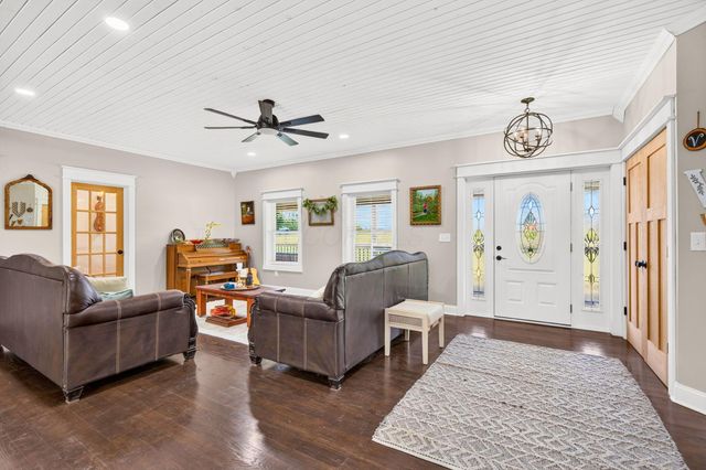 8320 Cattail Road NE, Pleasantville, OH 43148