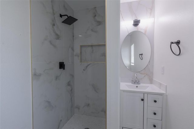 11810 Fieldcrest Drive, La Porte, TX 77571