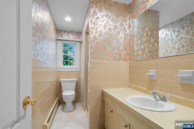 2 Tanglewood Drive, East Hanover Twp, NJ 07936