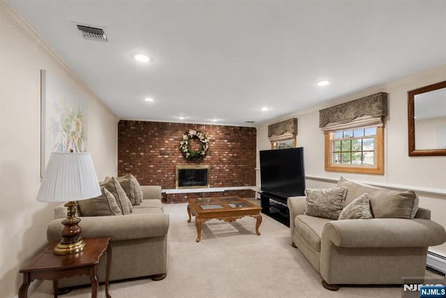 2 Tanglewood Drive, East Hanover Twp, NJ 07936