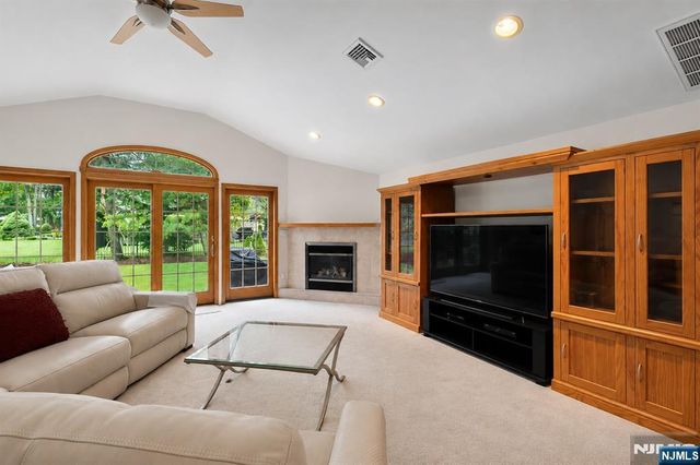 2 Tanglewood Drive, East Hanover Twp, NJ 07936