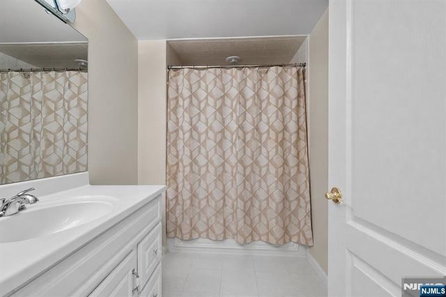 2 Tanglewood Drive, East Hanover Twp, NJ 07936