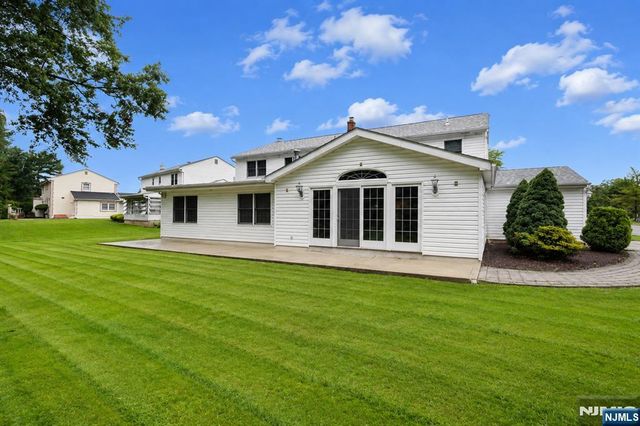2 Tanglewood Drive, East Hanover Twp, NJ 07936
