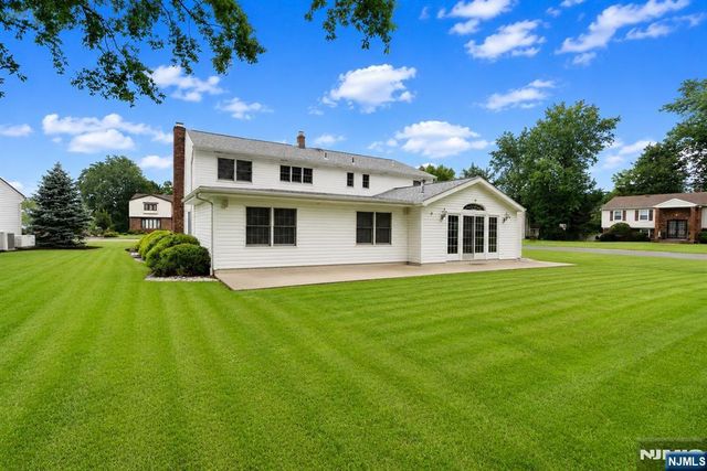 2 Tanglewood Drive, East Hanover Twp, NJ 07936