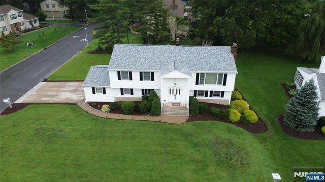 2 Tanglewood Drive, East Hanover Twp, NJ 07936