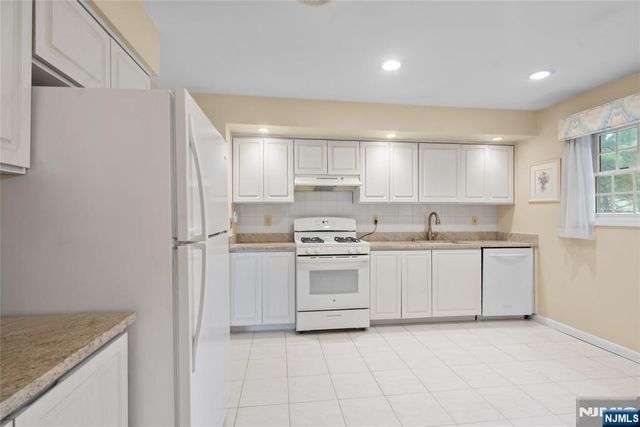 2 Tanglewood Drive, East Hanover Twp, NJ 07936