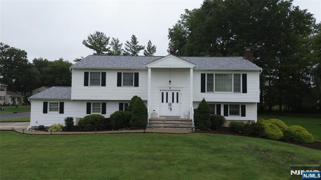 2 Tanglewood Drive, East Hanover Twp, NJ 07936