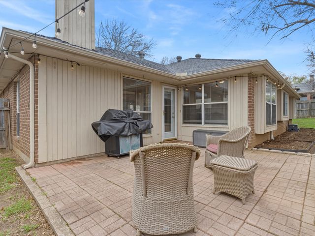 7002 Escondido Drive, Arlington, TX 76016