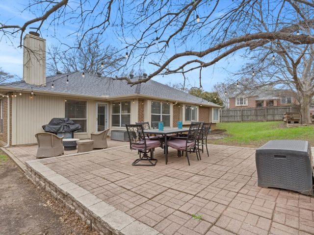 7002 Escondido Drive, Arlington, TX 76016