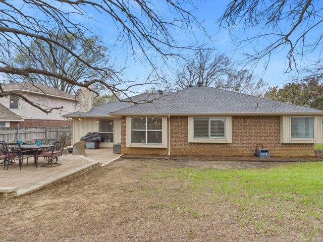 7002 Escondido Drive, Arlington, TX 76016