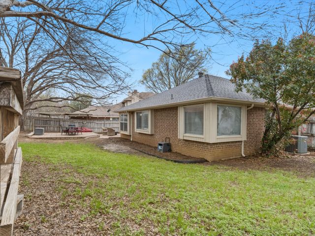 7002 Escondido Drive, Arlington, TX 76016