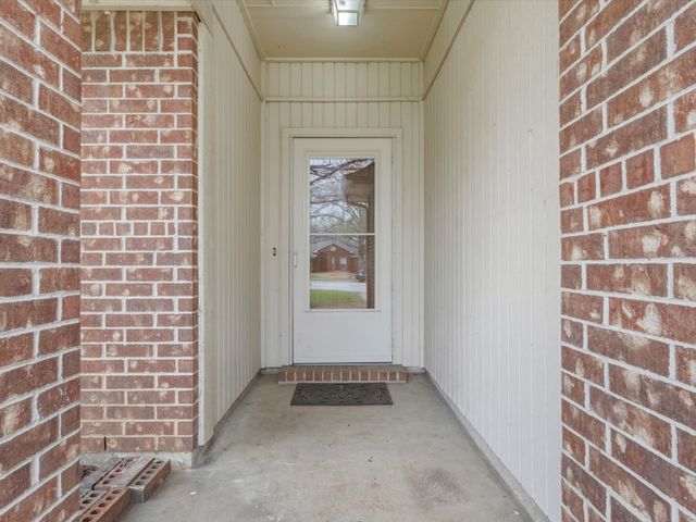 7002 Escondido Drive, Arlington, TX 76016