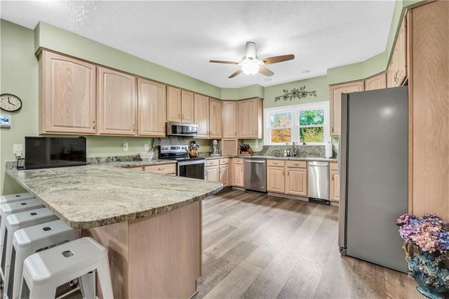 185 Red Maple Drive, Hampton, GA 30228
