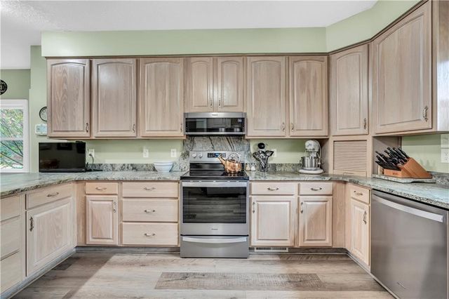 185 Red Maple Drive, Hampton, GA 30228