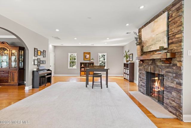 170 Burlington Path Road, Cream Ridge, NJ 08514