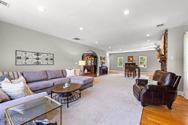 170 Burlington Path Road, Cream Ridge, NJ 08514