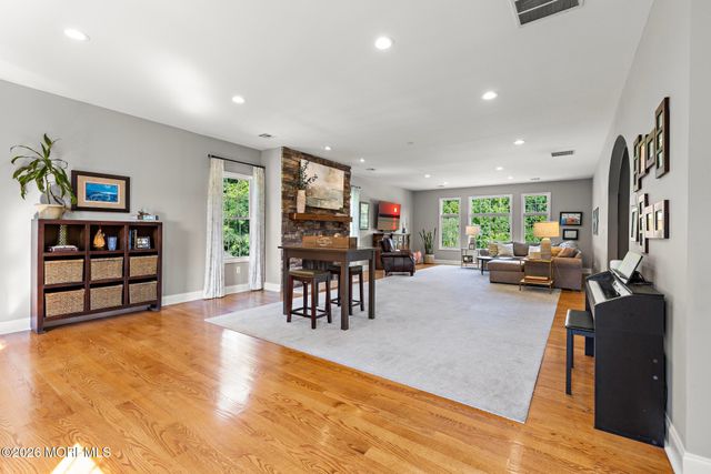 170 Burlington Path Road, Cream Ridge, NJ 08514