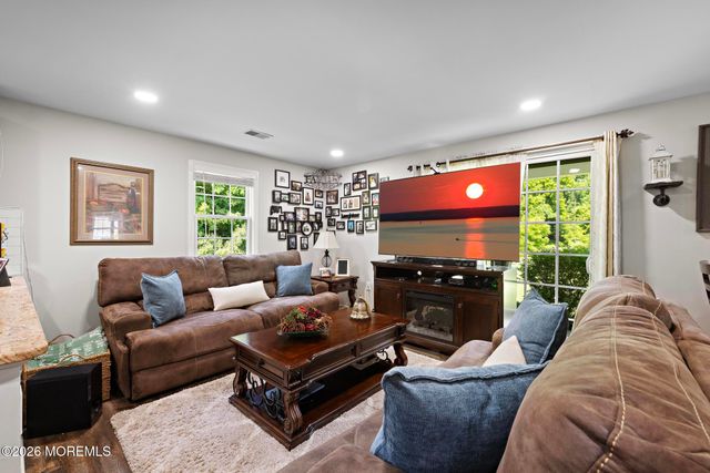 170 Burlington Path Road, Cream Ridge, NJ 08514