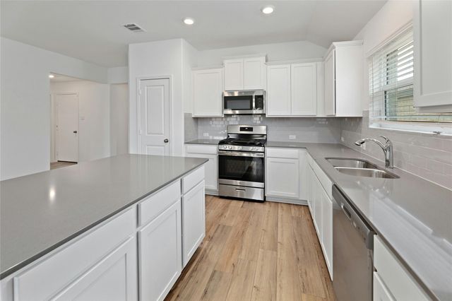 443 Sebring CIR, Hutto, TX 78634