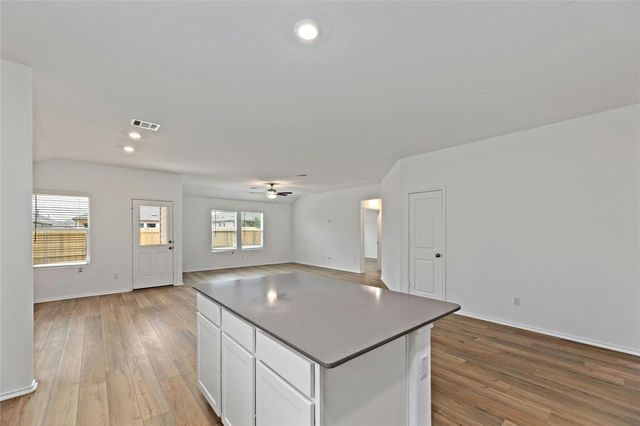 443 Sebring CIR, Hutto, TX 78634